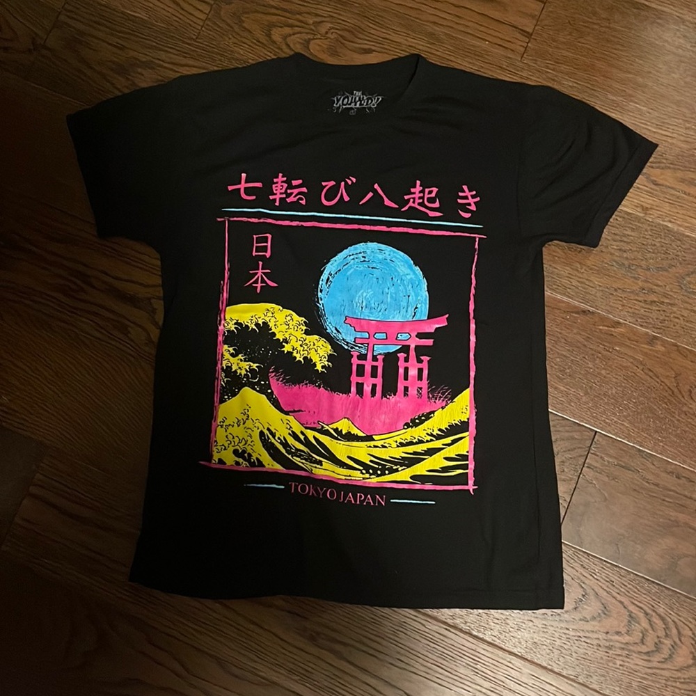 Boys small “young and wild” Tokyo japan black short sleeve T-shirt